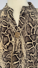 Load image into Gallery viewer, Oversized Snake Print Top