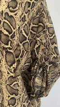 Load image into Gallery viewer, Oversized Snake Print Top
