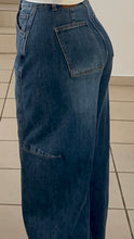 Load image into Gallery viewer, Barrel Jean - Medium Blue Wash
