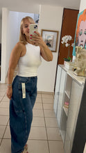 Load image into Gallery viewer, Barrel Jean - Medium Blue Wash
