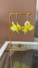 Load image into Gallery viewer, Summer Flower Earrings
