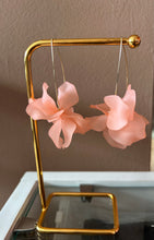 Load image into Gallery viewer, Summer Flower Earrings
