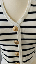 Load image into Gallery viewer, Chanel Vest - Italian One Size
